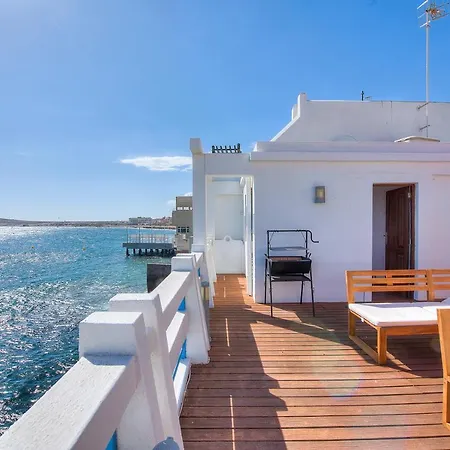 House Touching The Sea Holiday home