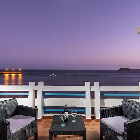 Holiday home House Touching The Sea *