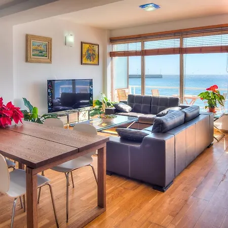 House Touching The Sea Holiday home *
