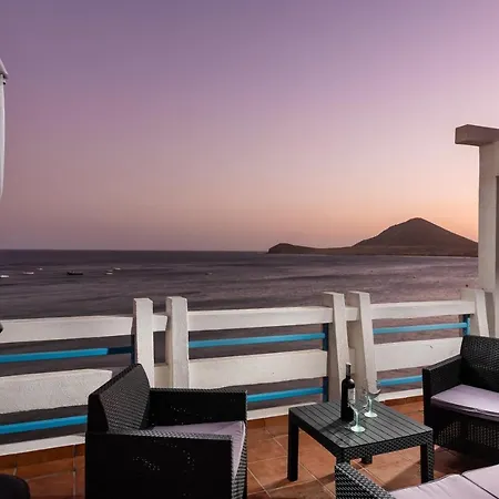 Holiday home House Touching The Sea