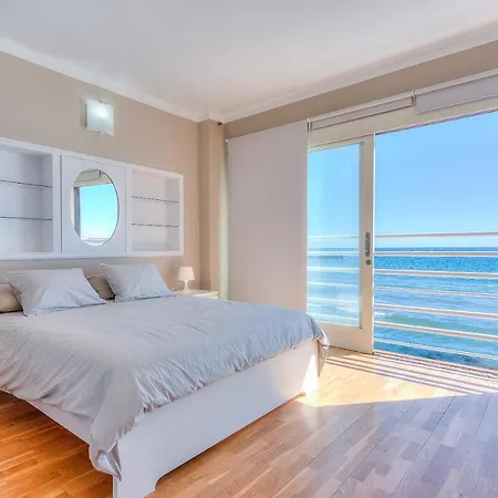 בית נופש House Touching The Sea *