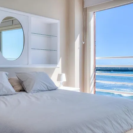 בית נופש House Touching The Sea *